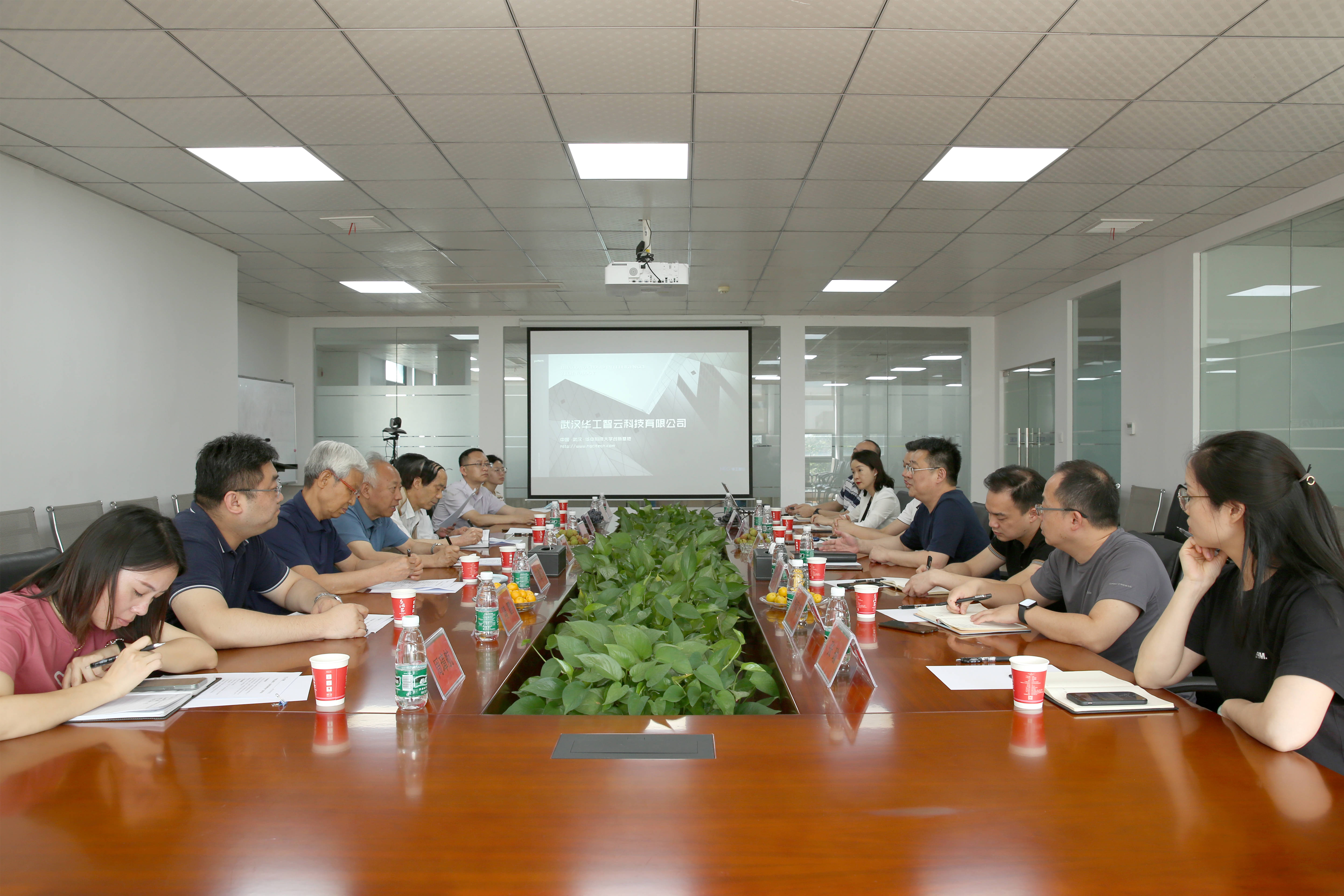 武汉市关工委领导一行莅临918博天堂(中国)参观考察指导工作 